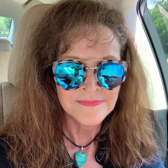 Meet your Posher, Julianne - Picture 1 of 1